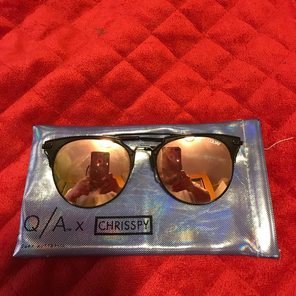 Quay Crisspy Sunglasses 🕶